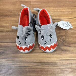 Shark Slippers Toddler 9-10 NWT Gray Plush Slip On Kids House Shoes